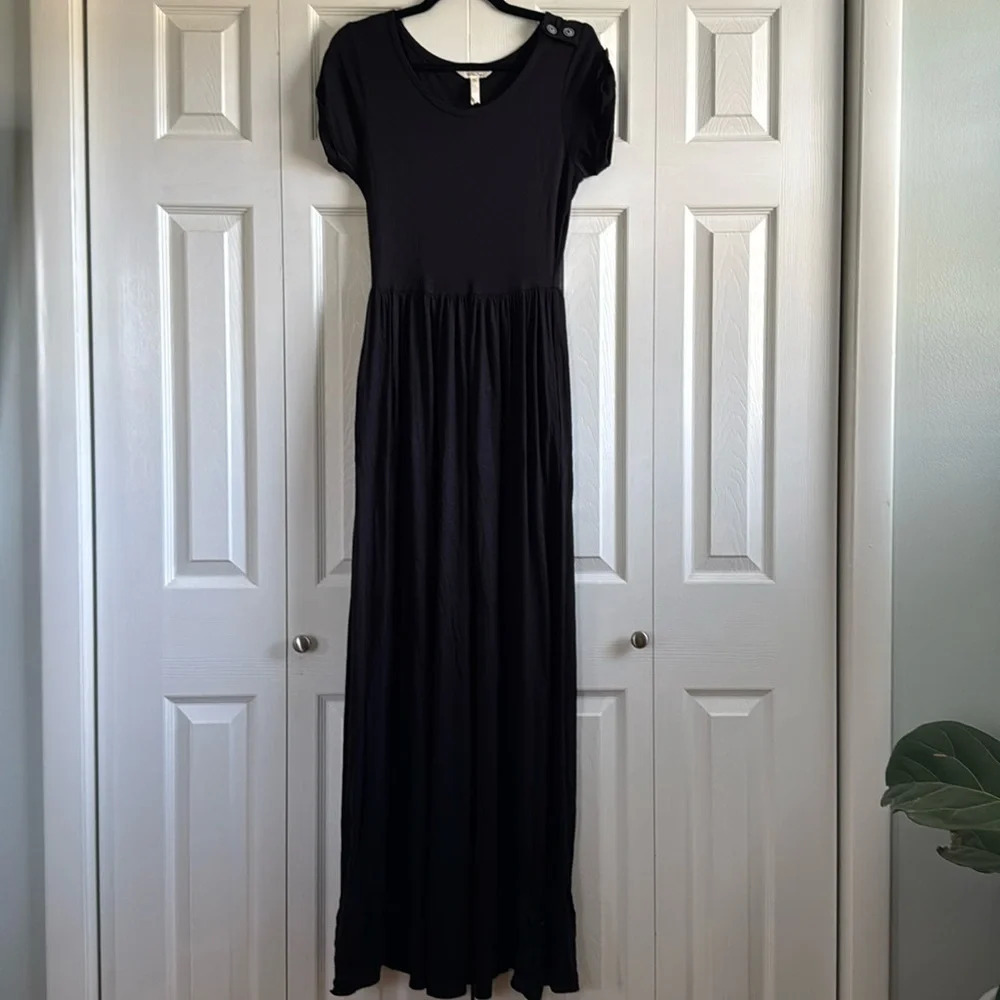 Matilda Jane | black maxi dress with pockets | size S